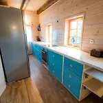 Serene Rustic Haven With Sauna - Two Bedroom With Sauna בית נופש *