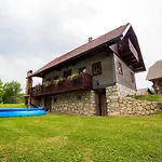 Serene Rustic Haven With Sauna - Two Bedroom With Sauna بيت للعطل *