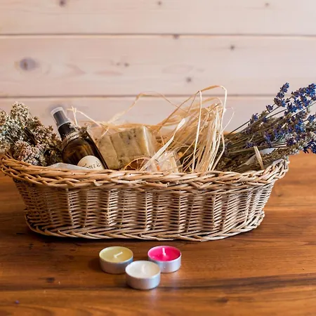 בית נופש Serene Rustic Haven With Sauna - Two Bedroom With Sauna *