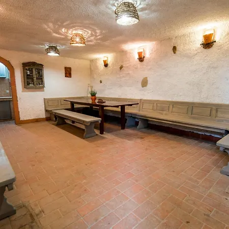 Serene Rustic Haven With Sauna - Two Bedroom With Sauna בית נופש