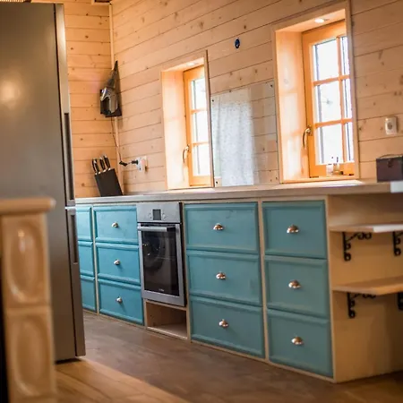 Serene Rustic Haven With Sauna - Two Bedroom With Sauna בית נופש