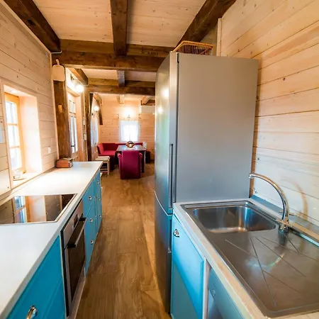 Serene Rustic Haven With Sauna - Two Bedroom With Sauna בית נופש *