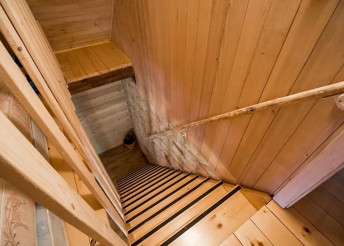 بيت للعطل Serene Rustic Haven Holiday Home With Sauna - Two Bedroom Holiday Home With Sauna *